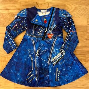 Evie from Descendants Dress and necklace